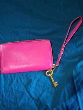 FOSSIL NWT Bright Pink Leather Wristlet with Gold Key Charm